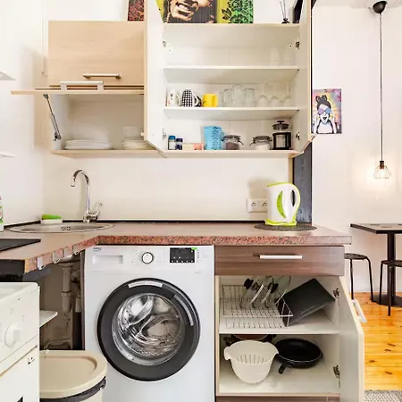 Between Books & Power G4 Self Check In Apartament