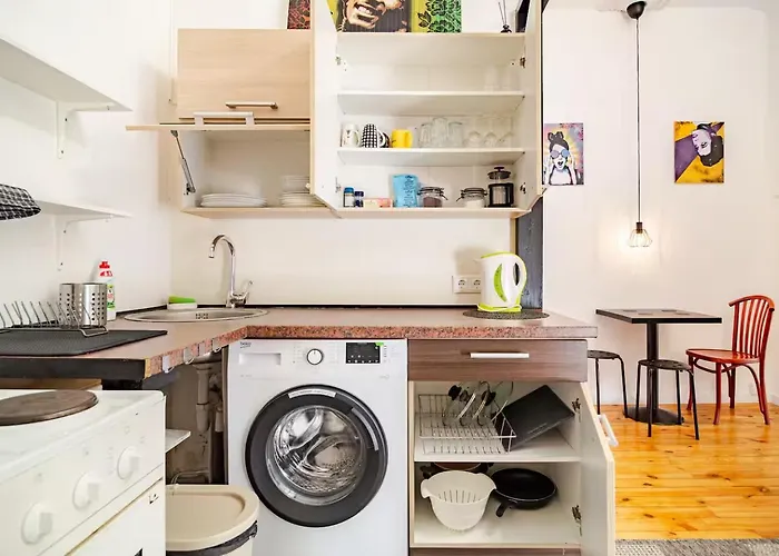 Between Books & Power G4 Self Check In Apartament