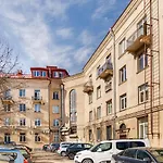 Between Books & Power G4 Self Check In Вильнюс